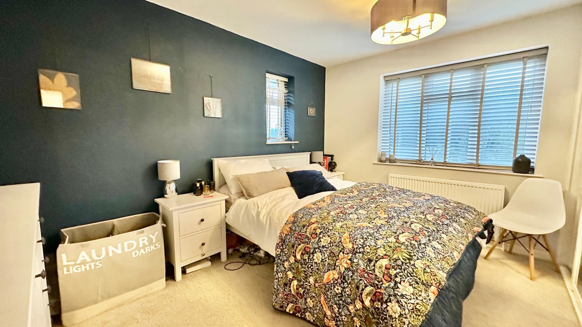 3 bed property in Ironlatch Avenue, St Leonards On Sea